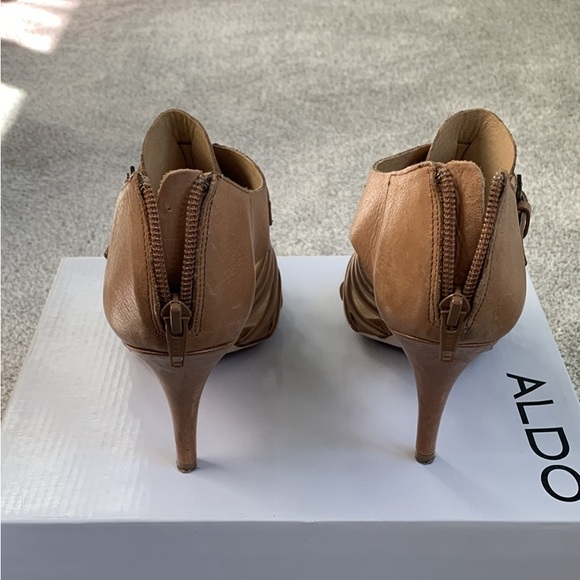 TanLeather Heels - Picture 5 of 7